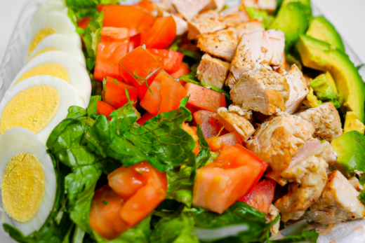 Fresh salad with grilled chicken and vegetables.